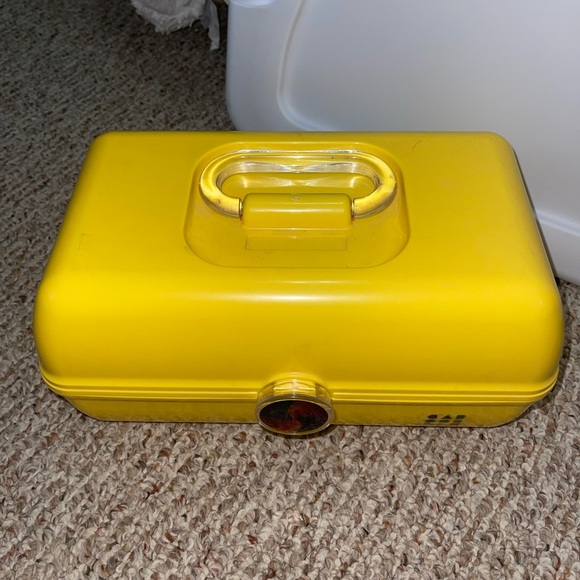 Yellow Caboodle - Picture 1 of 3